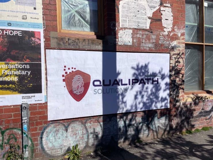 Publicidad exterior Qualipath Solutions